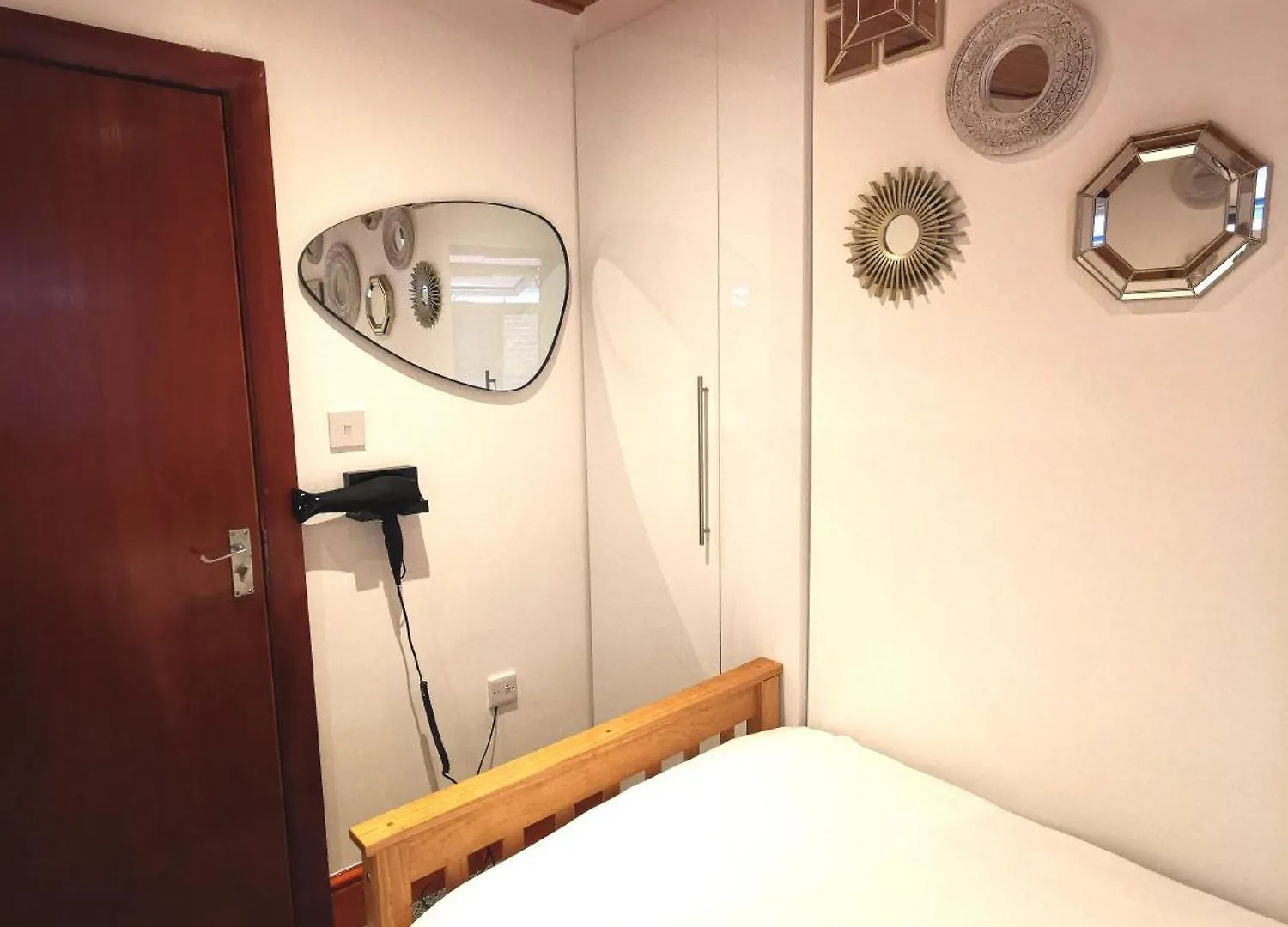 The Elmsleigh Suite At Claremont Hotel Nottingham